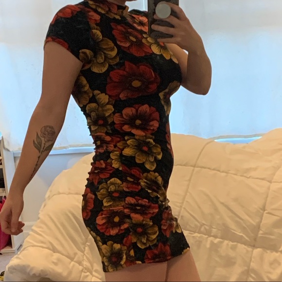 Streetwear Side rushing Floral Dress - Picture 4 of 4